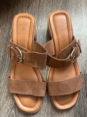 Italian Shoemakers Suede Sandals double strap with buckle detail